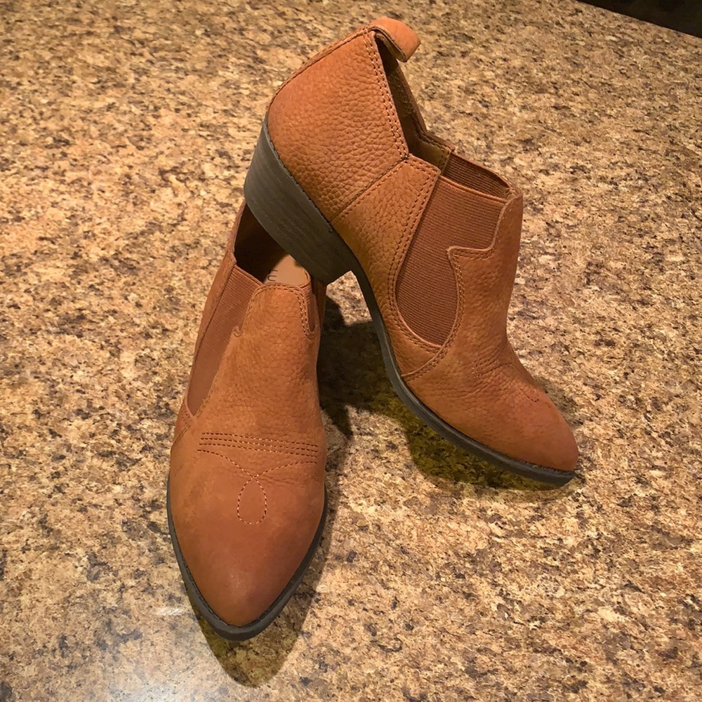 EUC Lucky Brand Joelle Ankle Booties 7 Brown - Picture 2 of 8